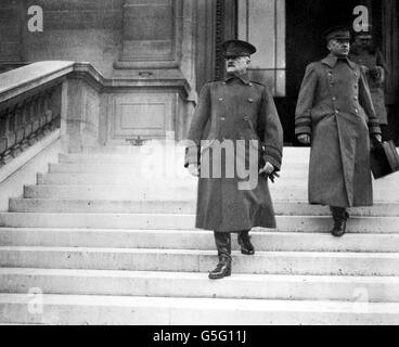 American General John Joseph 'Black Jack' Pershing leaving a peace conference in Paris in 1919. Stock Photo