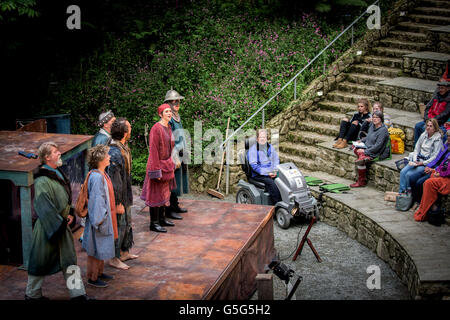 Miracle Theatre Performing Life’s A Dream Actors Acting Trebah Garden Amphitheatre Cornwall. Stock Photo
