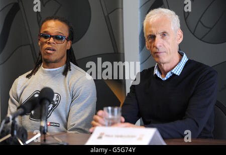 Barnet joint head coach and player Edgar Davids (left) and their director of football Paul Fairclough Stock Photo