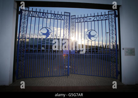 The old Ninian Park Gates with the plaque in memory of former Scotland Manager Jock Stein prior to the 2014 FIFA World Cup Qualifying match at Cardiff City Stadium, Cardiff. Stock Photo