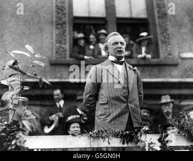 David Lloyd George gives a speech at his birthplace Criccieth in Wales. Stock Photo