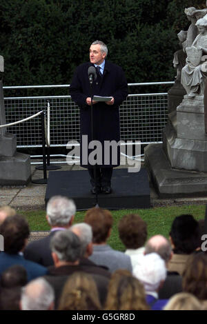 Irish Prime Minister Bertie Ahern delivering the graveside oration in Dublin's Glasnevin cemetery at the re-burial of nine of the ten men executed more than 80 years ago for taking part in Ireland's war of independence against British rule. * The 10th victim is to be buried separatelyin his native Co Limerick at his family request. The group including Kevin Barry, one of the most celebrated figures in the Irish fight for independence was being reburied with full state honours. lwngal01 Stock Photo