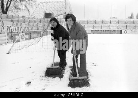 Middlesbrough fans Bruce Pirrie (left) from Stockton, and Martin Hind from Thornaby clear snow at Craven Cottage, in preparation for a Third Division match between Fulham and Gillingham. The Middlesbrough club supporters have a 'friendship pact' with Fulham supporters. Stock Photo