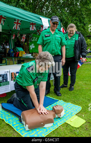 A St John Ambulance Woman Demonstrating CPR at A Fete In Lewes, East Sussex, UK Stock Photo