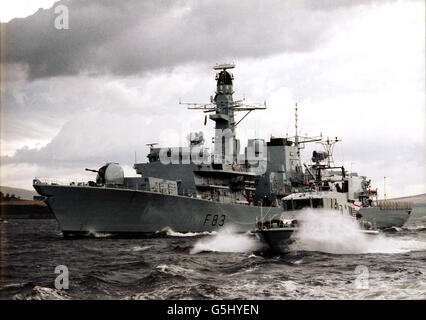 HMS St Albans, the last of 16 Type 23 Duke class anti-submarine warfare frigate sto be built for the Royal Navy, begins her voyage to Portsmouth after leaving BAE Systems marine yard in Scotstoun on the Clyde. * She was escorted on her way by the Glasgow universities Royal Naval Training ship, HMS Smiter. 27/10/02: HMS St Albans, the last of 16 Type 23 Duke class anti-submarine warfare frigates to be built for the Royal Navy, begins her voyage to Portsmouth after leaving BAE Systems marine yard in Scotstoun on the Clyde: The warship was suffered major damage after it was hit by a P&O Stock Photo