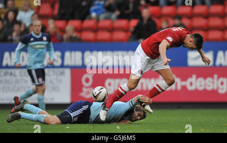 Charlton Athletic's Jonny Jackson is tripped by Middlesbrough's Jonathan Woodgate Stock Photo