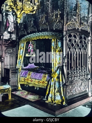 Schlafzimmer von König Ludwig II. auf Schloß Neuschwanstein in Bayern