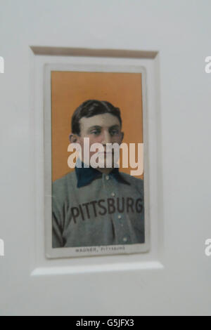 The honus wagner baseball card hi-res stock photography and images - Alamy