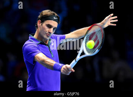 Tennis - Barclays ATP World Tour Finals - Day Two - O2 Arena. Switzerland's Roger Federer in action against Serbia's Janko Tipsarevic during the Barclays ATP World Tour Finals at the O2 Arena, London. Stock Photo