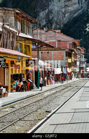 Shops and restaurants near train tracks, Machu Picchu Pueblo (fka Aguas Calientes), Cusco, Peru Stock Photo