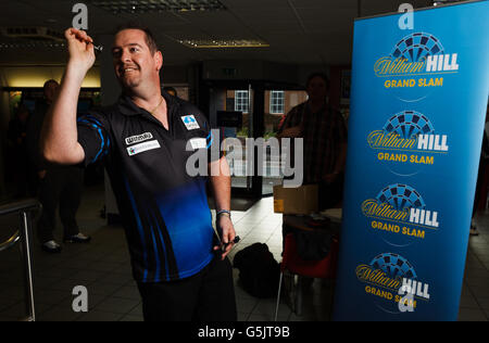 Darts - Grand Slam of Darts Promotion Event - Wolverhampton. Dean Winstanley pictured at the William Hill shop in Wolverhampton Stock Photo