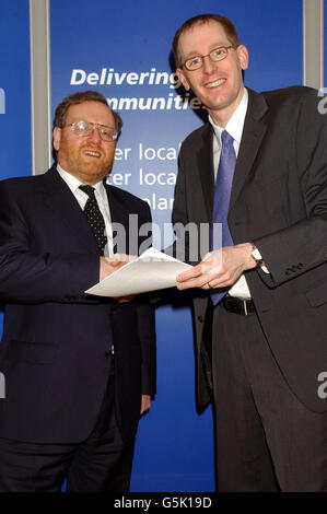 Minister for Transport, John Spellar meets Telford (Labour) MP David Wright to discuss local transport issues. Stock Photo