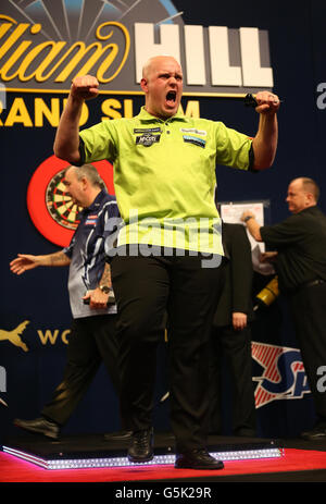 Darts - Grand Slam of Darts - Wolverhampton Civic Hall Stock Photo