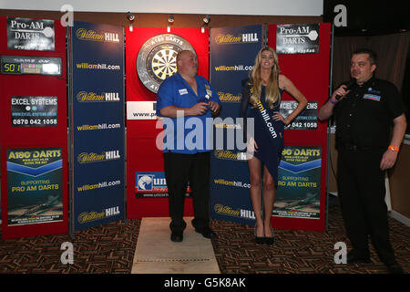 Darts - Grand Slam of Darts Promotion Event - Wolverhampton Racecourse Stock Photo