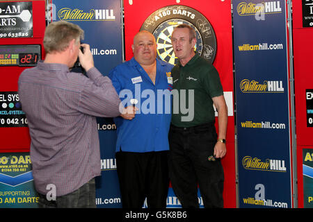 Darts - Grand Slam of Darts Promotion Event - Wolverhampton Racecourse. Andy Smith during a William Hill promotional event Stock Photo