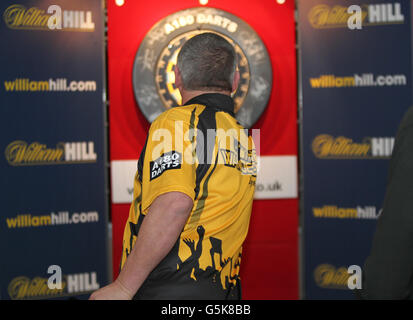 Darts - Grand Slam of Darts Promotion Event - Wolverhampton Racecourse. Wayne Jones during a William Hill promotional event Stock Photo