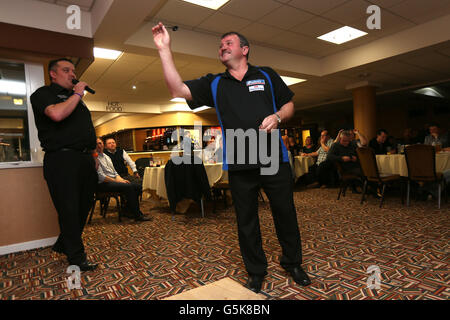 Darts - Grand Slam of Darts Promotion Event - Wolverhampton Racecourse Stock Photo