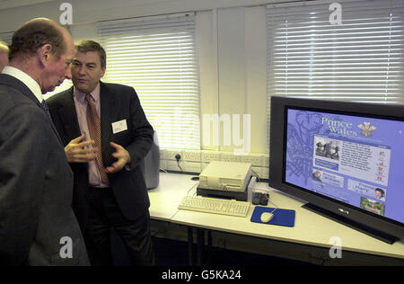 The Duke of Kent(left) is shown the Prince of Wales website by Paul Potts during his visit to the PA Centre in Howden. Stock Photo