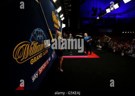 Darts - Grand Slam of Darts - Wolverhampton Civic Hall Stock Photo