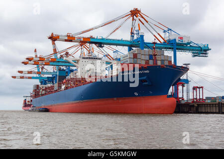 Maersk Skarstind being discharged at Bremerhaven, Germany. Stock Photo