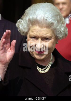 Queen waves to crowds at Windsor Stock Photo