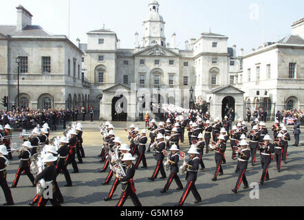 The procession, that carries the coffin of Queen Elizabeth, the Queen Mother, passes into Whitehall from Horse Guards as it travels to Westminster Hall, where the it will lie-in state until her funeral at Westminster Abbey on Tuesday. Stock Photo