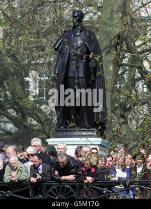 Queen Mother death procession Stock Photo