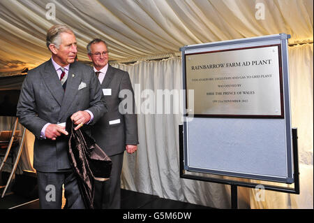 The Prince of Wales unveils a plaque to commemorate the opening of the Anaerobic Digester and Biomethane to Grid Plant at Rainbarrow Farm, Dorchester. Stock Photo