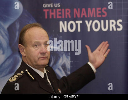 Police Commissioner Sir John Stevens unveiling the new Crimestoppers campaign aimed at London's 11 to 18-year-olds. The campaign follows crime figures showing that between April and December 2001 more than a third of street crime suspects were aged between 14 and 17. * and more than a fifth of street crime victims. Stock Photo