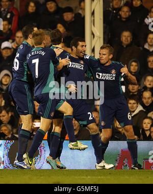 Soccer - Barclays Premier League - Fulham v Sunderland - Craven Cottage. Sunderland's Carlos Cuellar (second from right) celebrates scoring his side's second goal with his team-mates Stock Photo