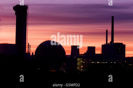 Sunrise over BNFL's nuclear reprocessing plant at Sellafield, Cumbria, where Green Party representatives for Dublin South East, joined protestors to campaign against the opening of the new mixed oxide (MOX) plant at the site. * The demonstration comes after the Irish government and environmental groups took legal action to try and stop the new venture from going ahead. 21/10/02: Ireland was taking the British government to a tribunal in The Hague in a bid to gain access to information on Sellafield's MOX plant. The controversial mixed oxide (MOX) plant, owned by British Nuclear Fuels Limited, Stock Photo