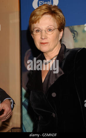 The Weakest Link presenter Anne Robinson during a press reception at the Washington Hotel in London, ahead of the premiere of 'Iris' at the Curzon Mayfair. * The film follows the story of Booker Prize-winning novelist and philosopher Iris Murdoch who died in 1999 played by Kate Winslet and Judi Dench. *16/02/02 The Weakest Link presenter Anne Robinson. : Anti-hunting protesters were holding a demonstration to protest against a hunt fund-raising event being hosted by television personality Anne Robinson. The Weakest Link presenter is hosting a mock version of the popular game show at Bingham Stock Photo