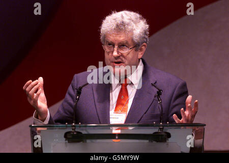 Rhodri Morgan, First Secretary to the Welsh Assembly speaking during the Labour Party's Local Government and Women's Conference in Cardiff. Stock Photo