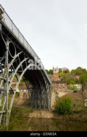 Abraham Darby's historic 1779 bridge over the River Severn in Ironbridge, Shropshire, England, UK Stock Photo