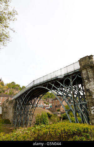 Abraham Darby's historic 1779 bridge over the River Severn in Ironbridge, Shropshire, England, UK Stock Photo