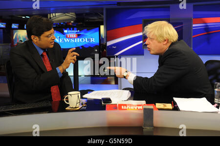 London mayor Boris Johnson talks to India's equivalent of David Letterman, Arnab Goswami. Goswami one of India's most prominent chat show hosts as he appears on one of the country's most famous current affairs programmes, as part of a week long tour of India where he is trying to persuade Indian businesses to invest in London. Stock Photo