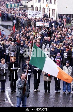 Thousands on the streets of Londonderry, to retrace the steps of the ill-fated route of the Bloody March to mark its 30th anniversary, during which 13 people was killed in 1972. Stock Photo