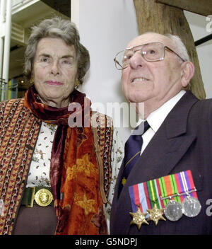 The Countess Mountbatten and David Arkush aged 87, who was a dentist in a Japanese prisoner of war camp and worker on the infamous Burma-Thailand railway, meet up with hundreds of other former Far East prisoners of war and civilian internes. *...as they gathered at the Imperial War Museum in London. The group were together to remember the 60th anniversary of the fall of Singapore to the Japanese Army, during the Pacific war of 1942. Stock Photo