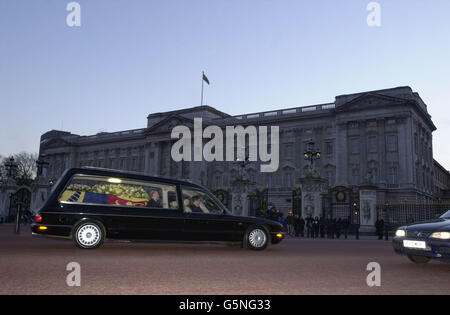 The Hearse Carrying The Coffin Of Princess Margaret Arrives At Slough ...