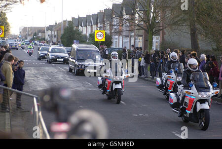 The Hearse Carrying The Coffin Of Princess Margaret Arrives At Slough ...