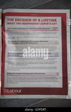 London UK 22 June 2016 - Labour's Vote Remain campaign takes out an cover page advertisement in Metro - a daily free newspaper in London. Stock Photo