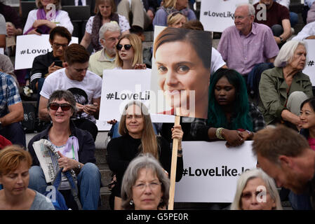 Trafalgar Square, London, UK. 22nd June 2016. Celebs and Family members gather with the public to celebrate the life of Jo Cox on what would have been her 42nd Birthday Credit:  Alan D West/Alamy Live News Stock Photo