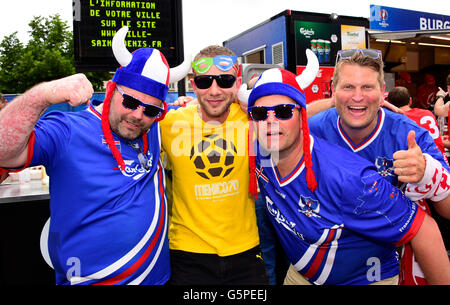 St Denis, Paris, France. 22nd June, 2016. UEFA European 2016 Football Championships. Iceland versus Austria, group stage. Icelandic supporters pre-game © Action Plus Sports/Alamy Live News Stock Photo