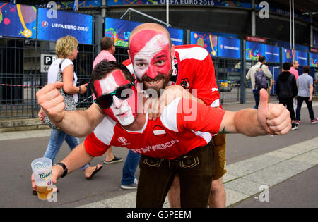 St Denis, Paris, France. 22nd June, 2016. UEFA European 2016 Football Championships. Iceland versus Austria, group stage. Austrian supporters pre-game © Action Plus Sports/Alamy Live News Stock Photo