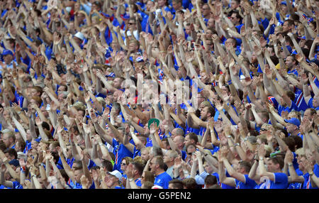 St. Denis, France. 22nd June, 2016. Iceland's fans cheer before the Group F preliminary round soccer match of the UEFA EURO 2016 between Iceland and Austria at the Stade de France in St. Denis, France, 22 June 2016. Photo: Peter Kneffel/dpa/Alamy Live News Stock Photo