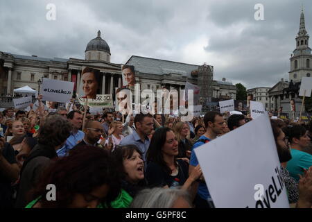 London, UK. 22 June 2016. Thousands celebrate the memory of slain MP, Jo Cox, on what would have been her 42nd birthday in Trafalgar Square, London. Credit:  Peter Hogan/Alamy Live News Stock Photo