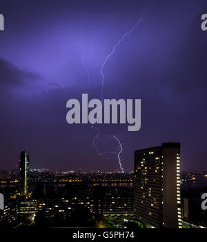 London, UK. 22nd June, 2016. UK Weather: Lightning Strikes over south east London Credit:  Guy Corbishley/Alamy Live News Stock Photo