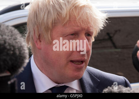 Piercebridge, Darlington, UK. 22nd June, 2016.  Boris Johnson visits the George Hotel on his 'Leave' campaign trail and is interviewed by reporters outside the pub.David Dixon/Alamy Live News Stock Photo