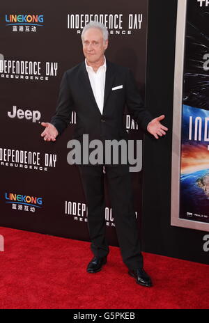 Hollywood, California. 20th June, 2016. HOLLYWOOD, CA - JUNE 20: Actor Brent Spiner arrives at the premiere of 20th Century Fox's 'Independence Day: Resurgence' at TCL Chinese Theatre on June 20, 2016 in Hollywood, California. | Verwendung weltweit/picture alliance © dpa/Alamy Live News Stock Photo