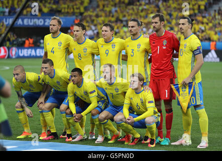 Nice, France. 22nd June, 2016. Players of Sweden national football team pose for a group photo before UEFA EURO 2016 game against Belgium at Allianz Riviera Stade de Nice, Nice, France. Credit:  Oleksandr Prykhodko/Alamy Live News Stock Photo